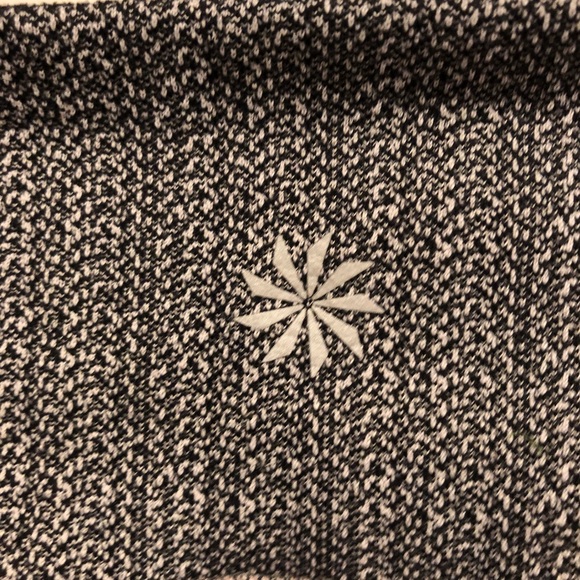 Athleta gray leggings with pockets! - Picture 7 of 8